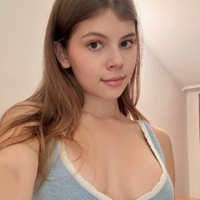 Pussy882105's profile picture. Strong curves, grounded presence, controlled pull. Attention follows every step ☠️🖤