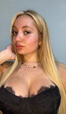 courtneyacgs's profile picture. my DMs are lonely… fix that? 🤭