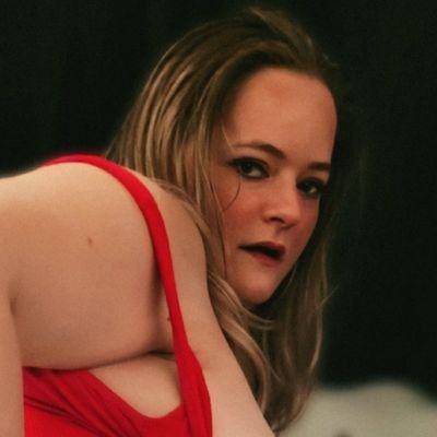 stacy_grimmar97's profile picture. ADHD💚 Gremlin hotwife with 0  chill & a pussy that runs the show🐽24/7 horney. Zero object permanence,100% chaos.