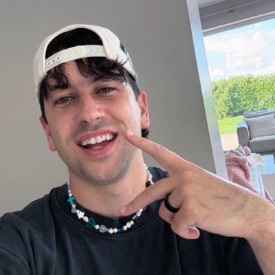 danielgothits's profile picture. insanely smart and funny person