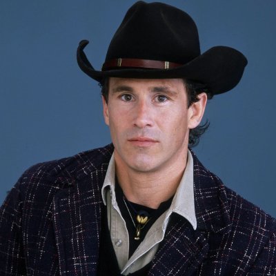 saddlyrix's profile picture. antisocial extrovert | he/him