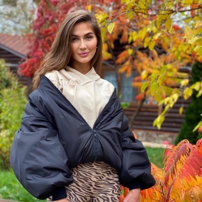 Margaret2d811's profile picture. "Confidence Index: Unfiltered selfie. 💁‍♀️"

💎 Luxury Goods Enthusiast | Fashionista

✈️ World Traveler

🎶 Great atmosphere, always has been

#FemaleBoss