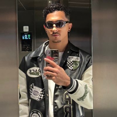 leozzitu's profile picture. everything and nothing always haunts me