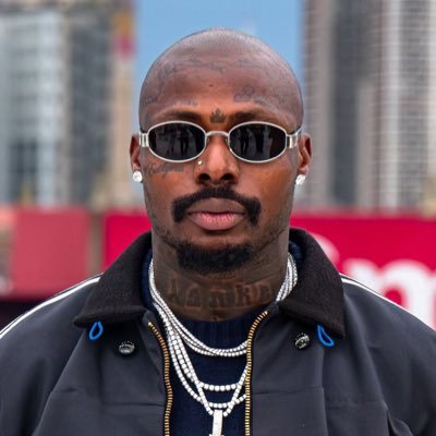 W3Ayodele's profile picture. 🪖
Student Architect
|Professional liker & retweeter👀|Future ex-influencer😏