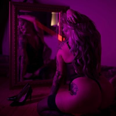 Ink, curves, and exclusive desires — come see what your favourite blonde is hiding behind the screen