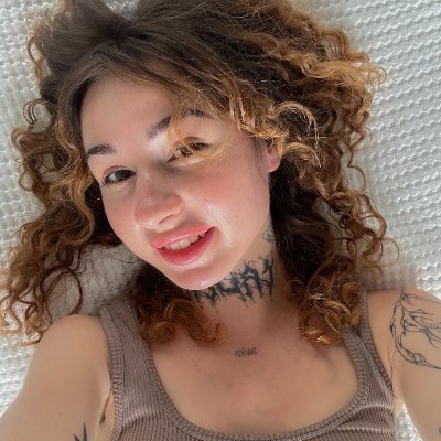 lliliana025's profile image