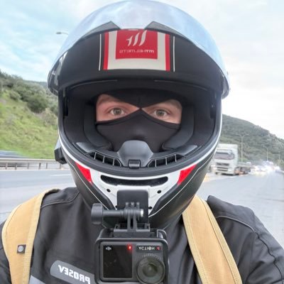 vevesairee's profile picture. 