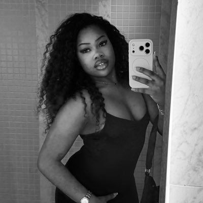 chrissie_lina's profile picture. 