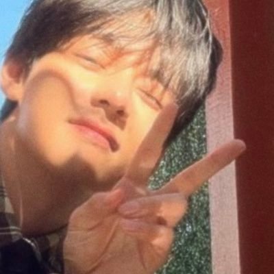 velvetaew's profile picture. 