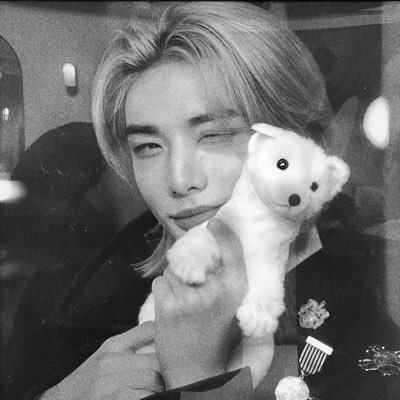 gfromhyunjin's profile picture. 𝗉𝖾𝗋𝗌𝗈𝗇 ⠀ ♡‌ ⠀ hyunjin.