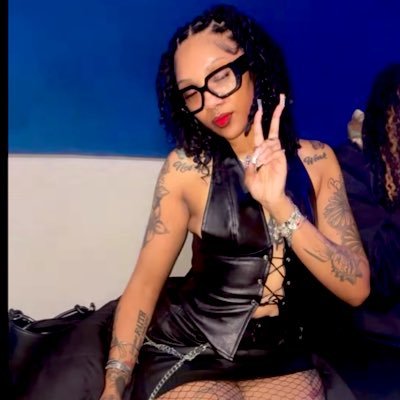 theyenvyliyy's profile picture. ig: @ theyenvyliy