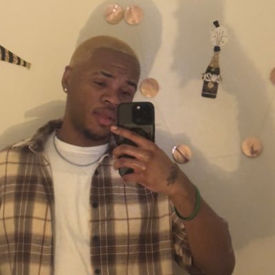 troystwt1's profile picture. seeing maggie in march!!/seeing ariana in july