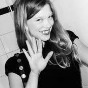 phoebepontes's profile picture. vejo filmes e leio livro as vezes 
@olii_eilish