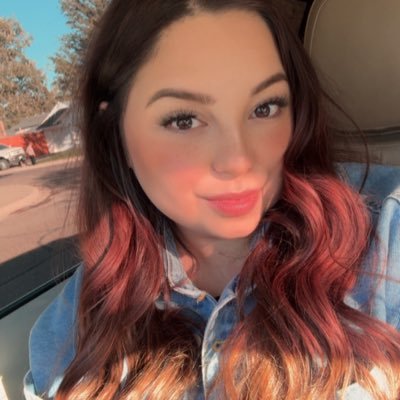 BenavidesItzel's profile picture. SC: itzel979