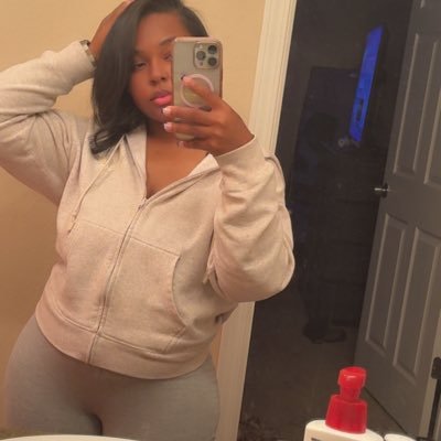 AdriannaIrish's profile picture. me vs me 💋🫶🏽