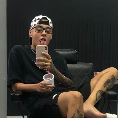 lawkk_'s profile picture. sem depressão e coisas tristes