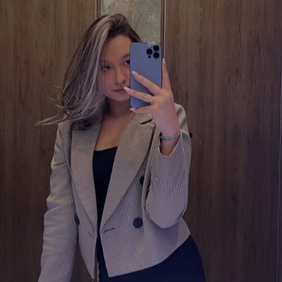 mandaxZulX's profile picture. Хүн үзсэн харсан уншсан зүйлдээ тулгуурлаж мөрөөддөг.