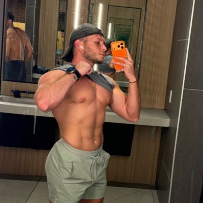 onlytwnky's profile picture. Colombiano in Texas 🇨🇴🤠🌵