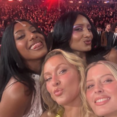 bahngmeret's profile picture. 𝖘𝖚𝖒𝖒𝖊𝖗 𝖎𝖘𝖓’𝖙 𝖔𝖛𝖊𝖗 𝖞𝖊𝖙