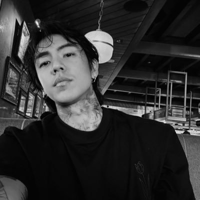 dpniar's profile picture. Bow before the King.