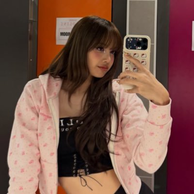 zylsq_'s profile picture. lisa noticed | saw blackpink