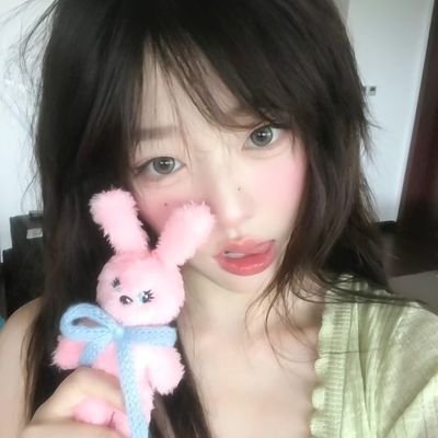 deailts's profile picture. business account.