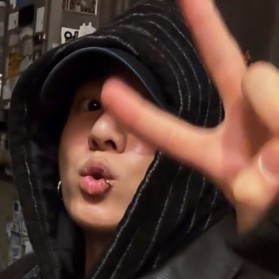 strangedtwo's profile picture. 