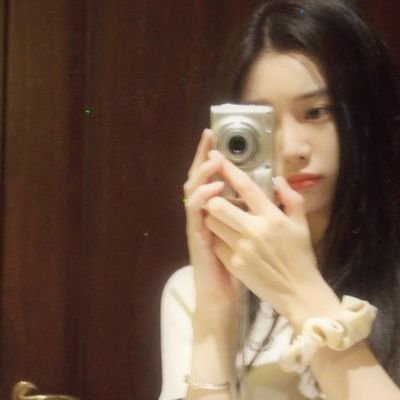 koyiens's profile picture. i love reading