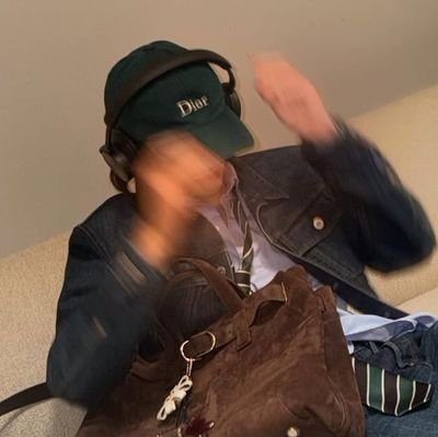 skzthehwang's profile picture. A heart that moves in rhythm, and a soul that stays still only for one, @ohaewown. ㅡ Hwang Hyunjin, 2000.