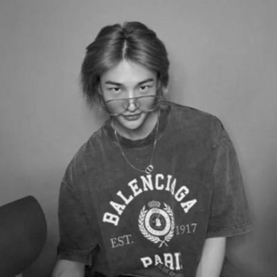 reyyvachi's profile picture. entj🥂respirator ♥︎ hyunho’s⛓️ STAY be DIRECTIONER || thaienthu n smtimes talk ‘bout enha🫧 ~ random