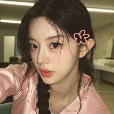 blareveil's profile picture. living like a lily petals rest without haste.