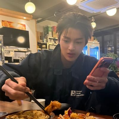 vaughndu5n6's profile picture. 