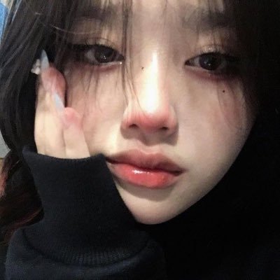 schizoalchyfem's profile picture. i’m a girl xD