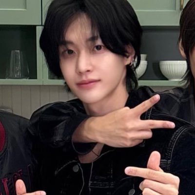 gx6thex's profile picture. pls follow or fav. before dm 🐈 . . . 10k+ — rate 19