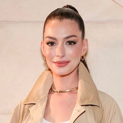 annehathaway865's profile picture. 