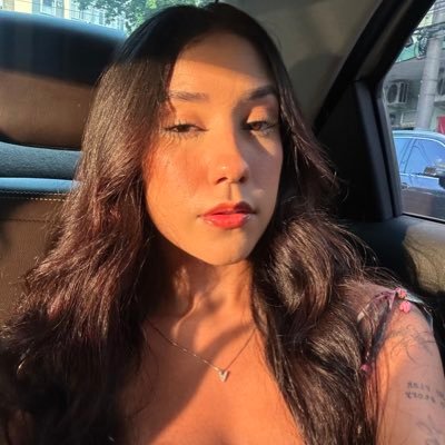 vicrvlho's profile picture. tortured all the time. poet, occasionally