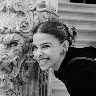 fleurlesbich's profile picture. — Supergirl might have saved me, but Kara Danvers, you are my hero. Bióloga e escritora nas horas vagas.