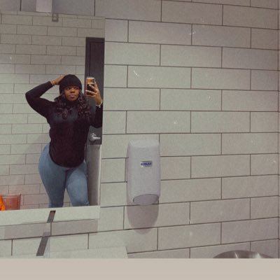 aestheticeri's profile picture. she/her | libra ♎︎ | weeb | yeagerist ⚔️ | 25•| ☽ sagittarius ↑ sagittarius | anime and manga lover ♡ | 111 | gamer 🎮 | sims addict|