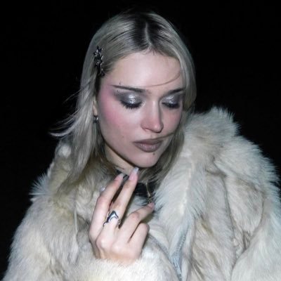 p1nksuzukis's profile picture. 📍at the cottage | pisces dreamgirl - reverie