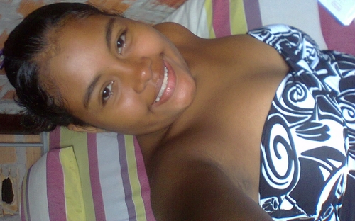 sabe o que e o amor ? ele e sego,surdo, mudo sem preconceitos, nao liga pra idade defeitos ou qualidades ! apenas se sente , apenas se ama.