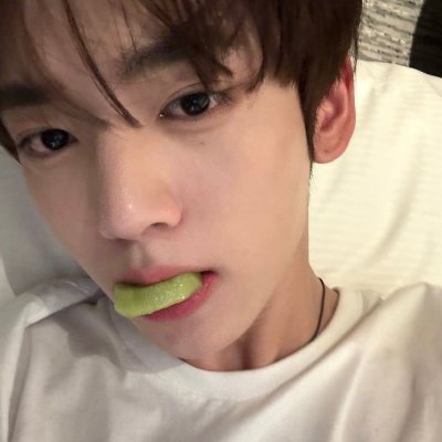 infborm's profile picture. Soon to be ba