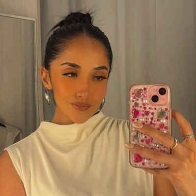 valeridalath's profile picture. Dios, mi familia y Alianza Lima. / Abogada