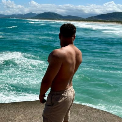 Gustavit0r's profile picture. Futebol, MMA, eletrônica  e outras coisas