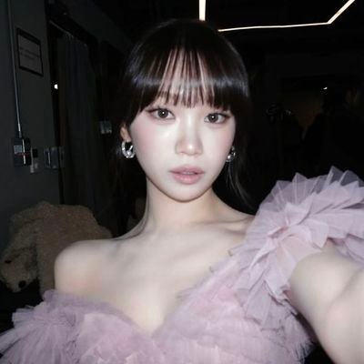 grevners's profile picture. Fictional, 2000 : Her voice is made of lullabies and thunderstorms — Kim Chaewon.