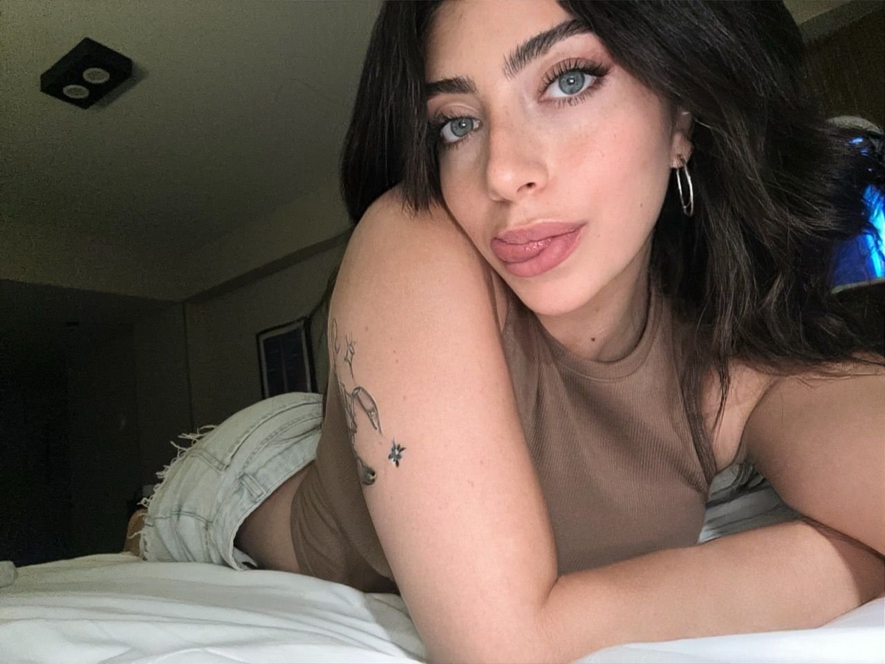 AinsworthE76730's profile picture. my mind has tooo many tabs openn, DM me to refresh