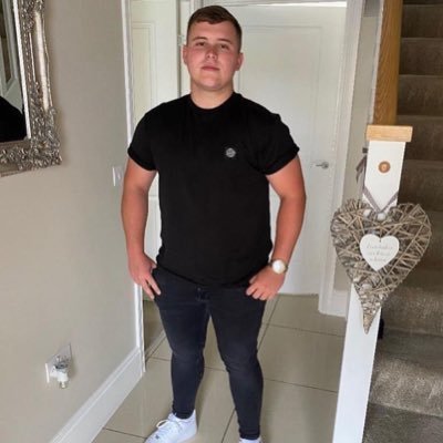 PudLee__'s profile picture. MUFC ❤️