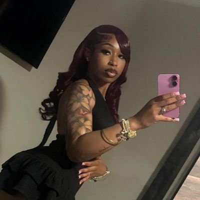 linda_lsn's profile picture. parody account 👈