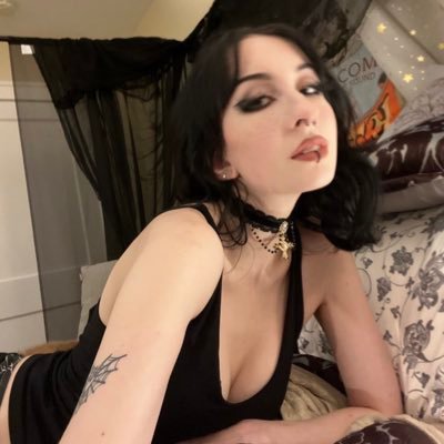 gravexghostie's profile picture. @graveghostie alt ˚⟡˖ ࣪  18+