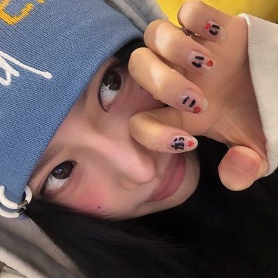 slutdorian's profile picture. you called wyatt hayes a bad goalie and you expect me to retweet your missing sister?