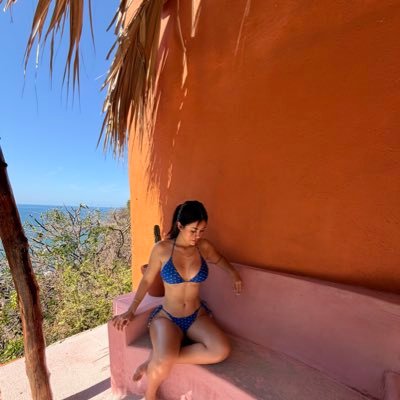 reghdzr's profile picture. 